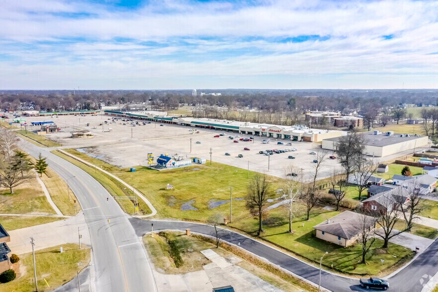 More Photos Of 1000 W Broadway, Centralia Unknown For Lease