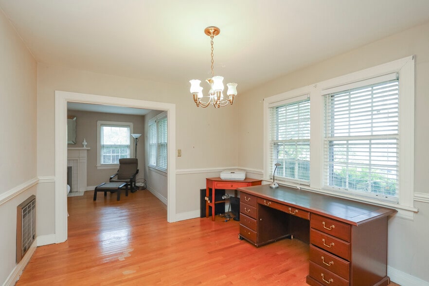 More Photos Of 103 Bass Dr, Columbia Flex For Sale