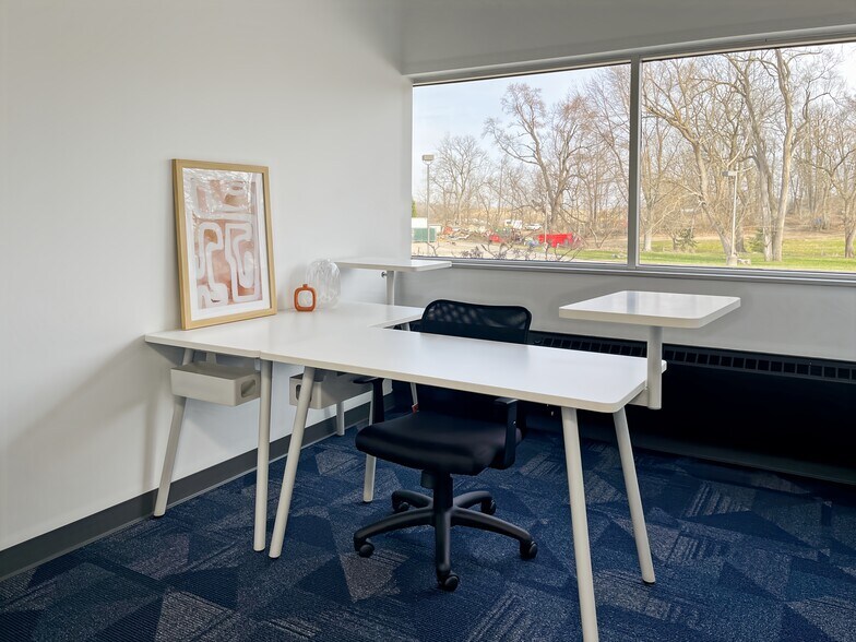 More Photos Of 600 Plastics Pl, Kalamazoo Coworking Space