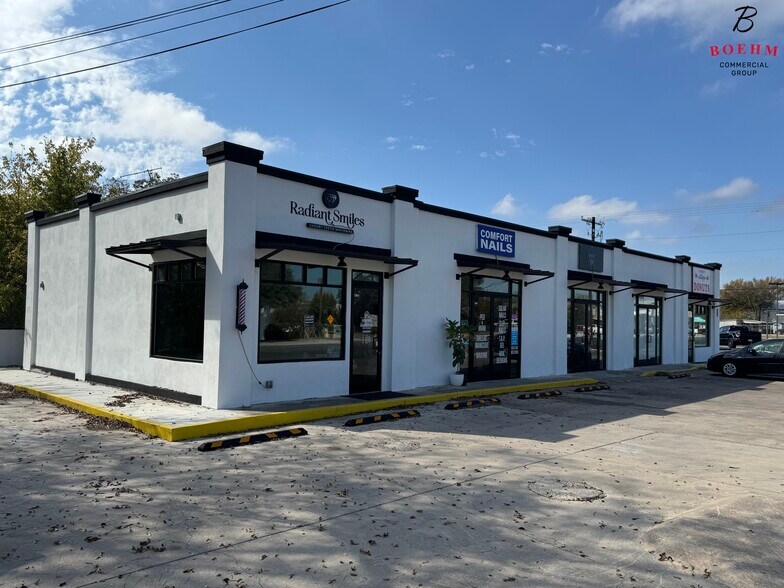 Primary Photo Of 711 Front St, Comfort Freestanding For Lease