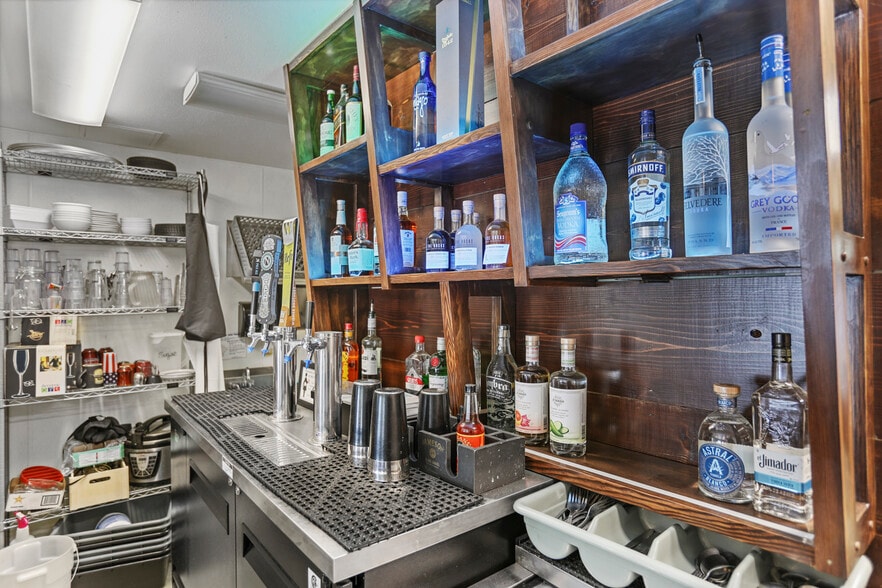 More Photos Of 31815 E Historic Columbia RI Hwy, Troutdale Convenience Store For Sale