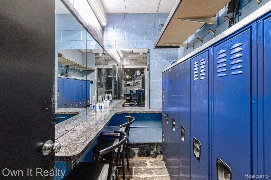 More Photos Of 16550-16512 Telegraph Rd, Detroit General Retail For Sale