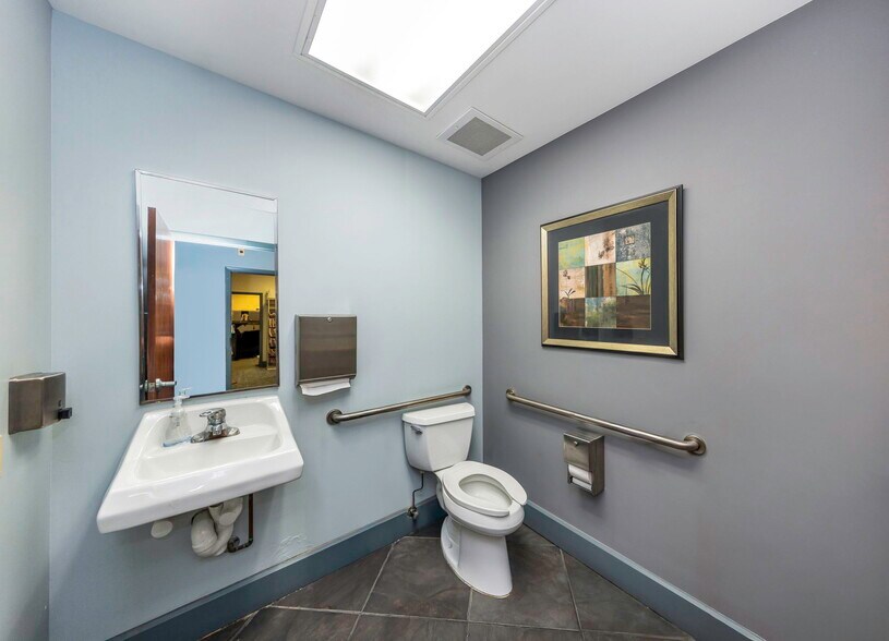 More Photos Of 2346 Drew St, Clearwater Office For Sale
