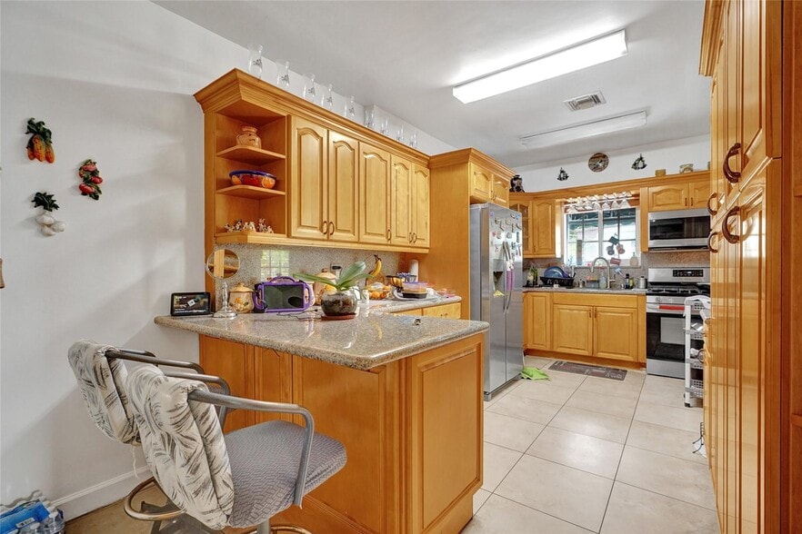 More Photos Of 2024 Alton Rd, Miami Beach Apartments For Sale