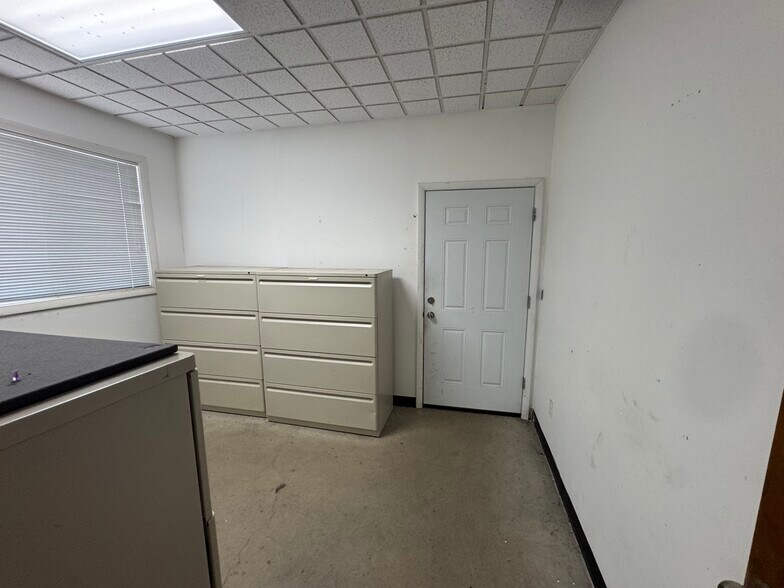 More Photos Of 19336 Goddard Ranch Ct, Morrison Light Manufacturing For Lease