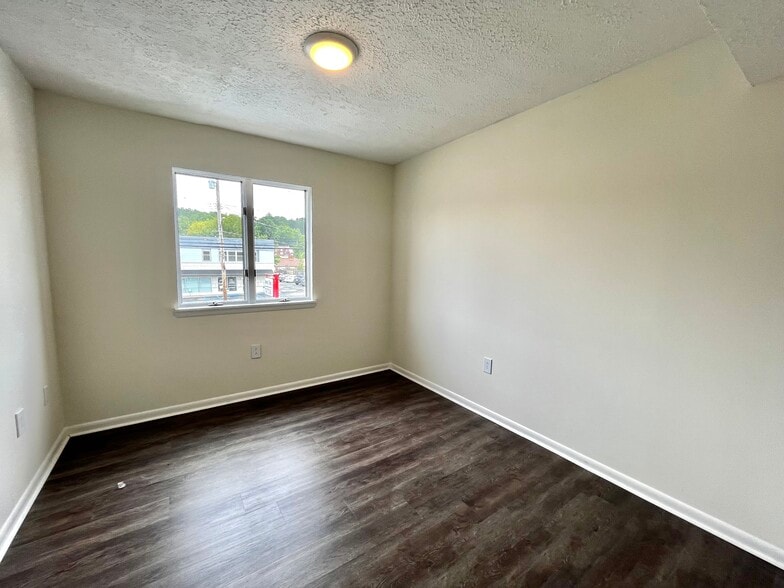 More Photos Of 1500-1508 Lincoln Way, McKeesport Storefront Retail Residential For Sale