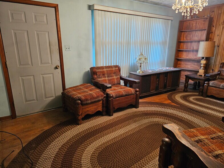 More Photos Of 4023 S Amherst Hwy, Madison Heights Office Residential For Sale