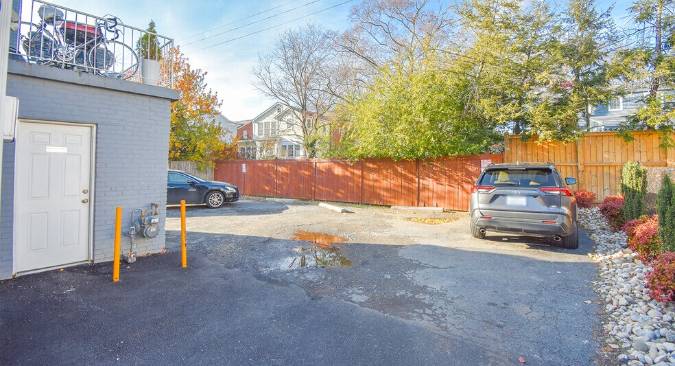 More Photos Of 4807 Langston Blvd, Arlington Storefront For Sale
