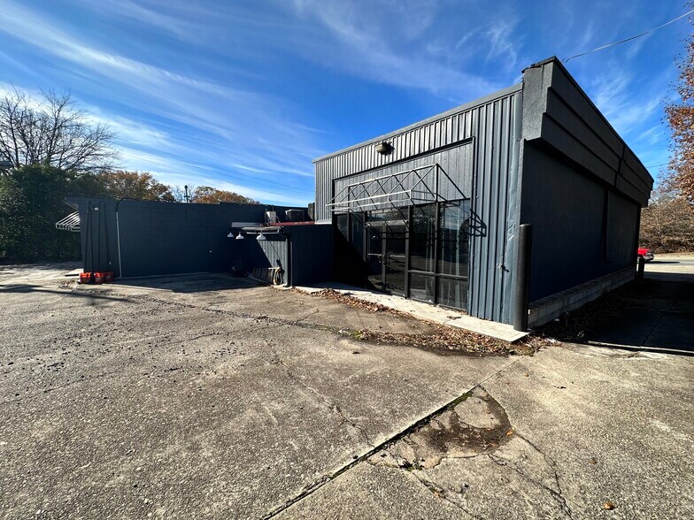 More Photos Of 801 Atlanta St, Roswell Freestanding For Sale