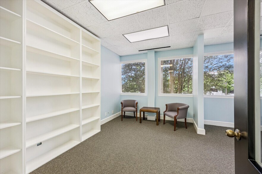 More Photos Of 4625 Lillian St, Houston Office For Lease