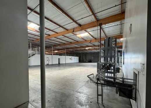More Photos Of 956-972 Griswold Ave, San Fernando Warehouse For Lease