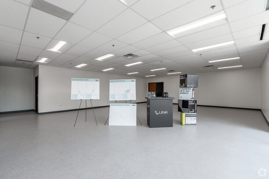 More Photos Of 1825 Westpark Dr, Grand Prairie Warehouse For Lease