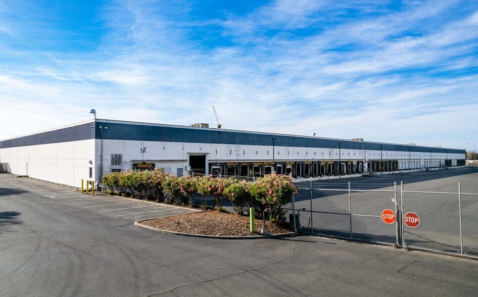 More Photos Of 25509 Industrial Blvd, Hayward Distribution For Lease