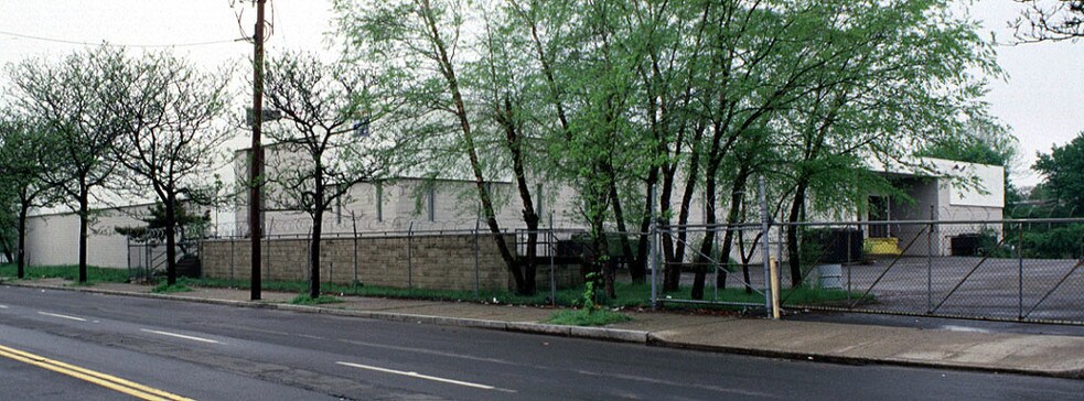 More Photos Of 130 Hamilton St, New Haven Warehouse For Lease