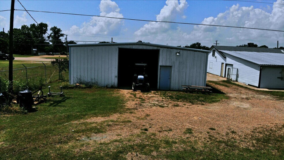 More Photos Of 2618 W Main St, Gun Barrel City Storefront For Sale