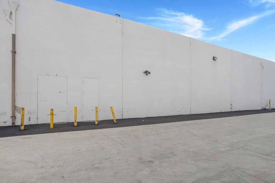 More Photos Of 2991-2995 E White Star Ave, Anaheim Warehouse For Sale