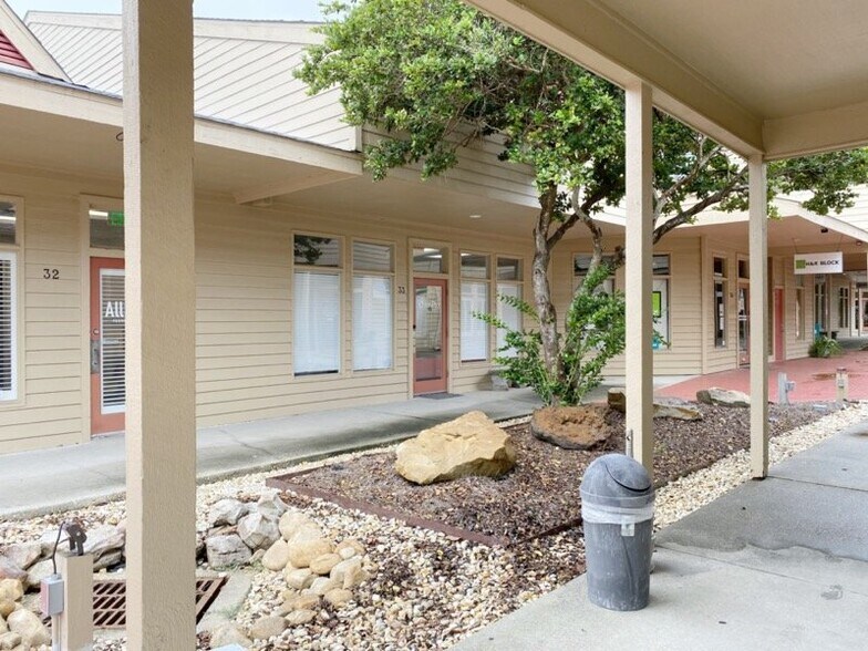 More Photos Of 913 Gulf Breeze Pky, Gulf Breeze Storefront Retail Office For Sale