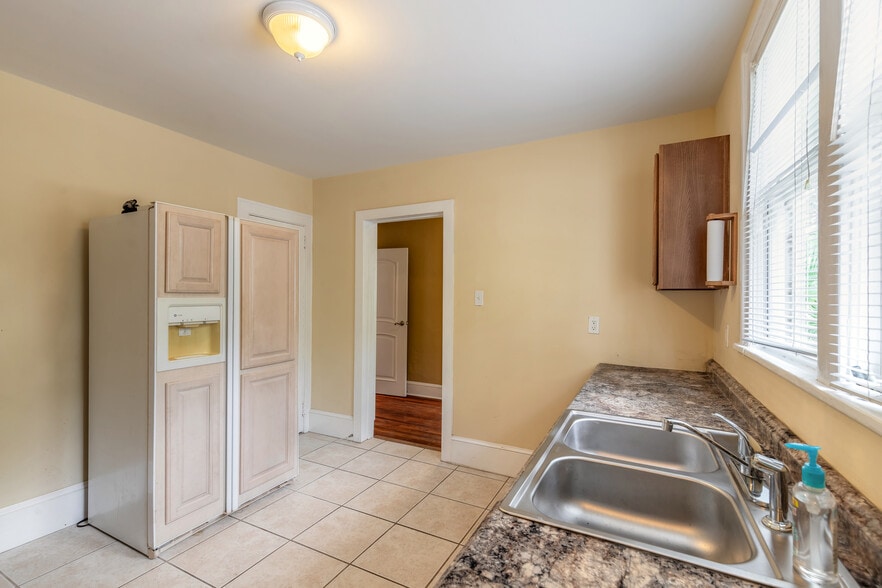 More Photos Of 519 S Ridgewood Ave, Daytona Beach Office For Sale