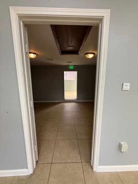 More Photos Of 401-415 Edgebrook Dr, Houston Unknown For Lease