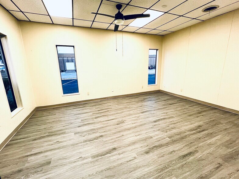 More Photos Of 8801 Forum Way, Fort Worth Light Distribution For Lease