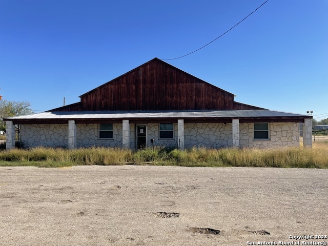 Primary Photo Of 1500 Simmons Ave, Jourdanton Warehouse For Sale