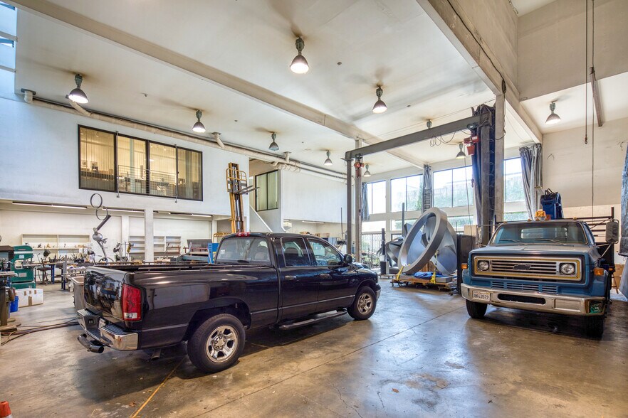 More Photos Of 250 Dore St, San Francisco Light Distribution For Sale