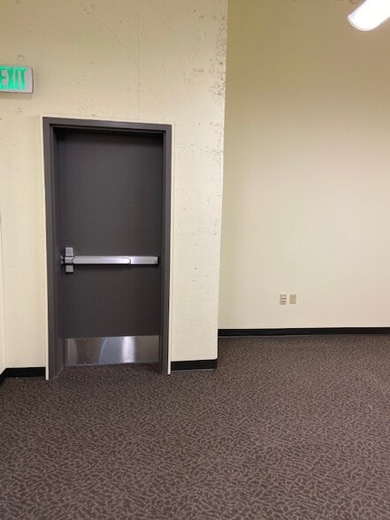 More Photos Of 323 Garfield St S, Parkland Apartments For Lease