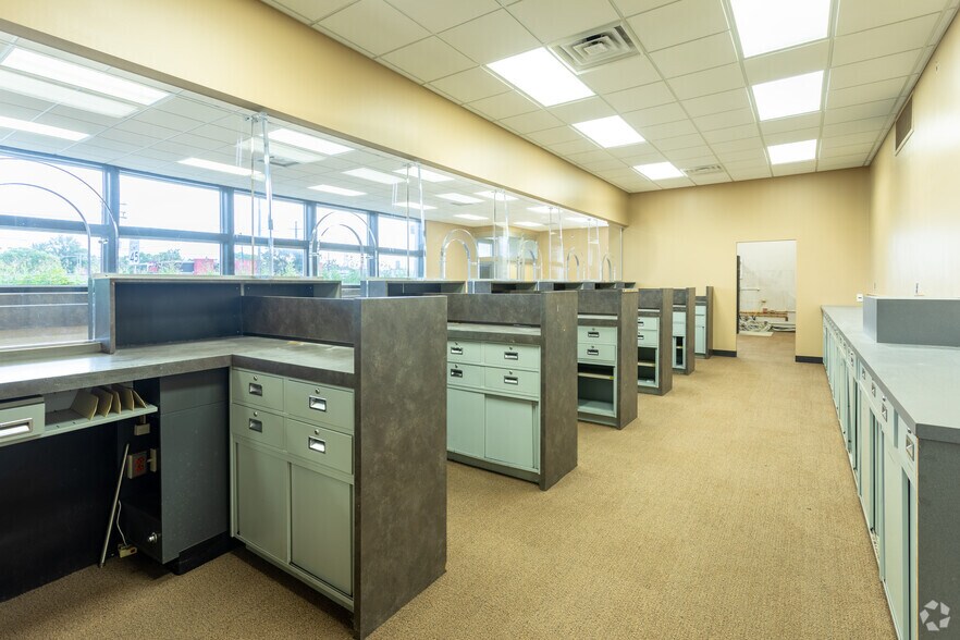 More Photos Of 27637 Grand River Ave, Livonia Bank For Sale