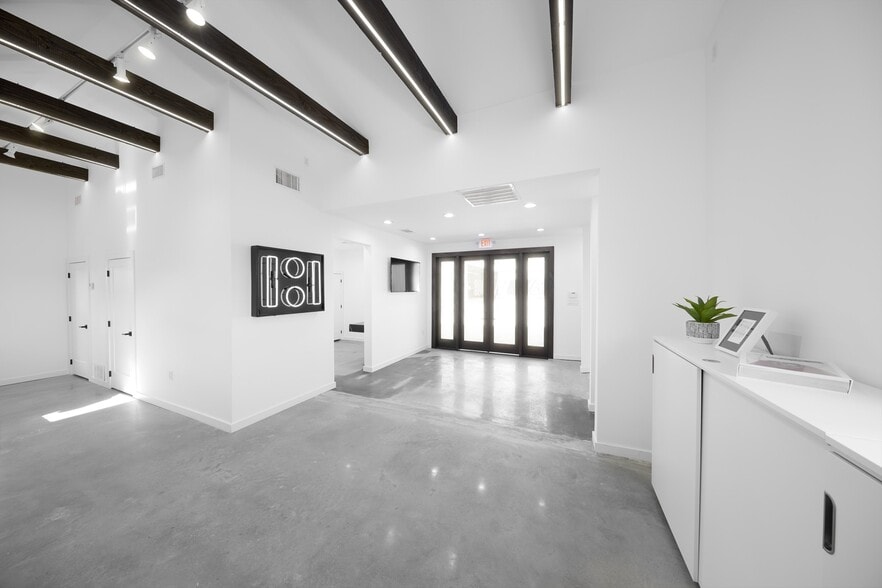 More Photos Of 2655 Myrtle Springs Ave, Dallas Light Manufacturing For Sale