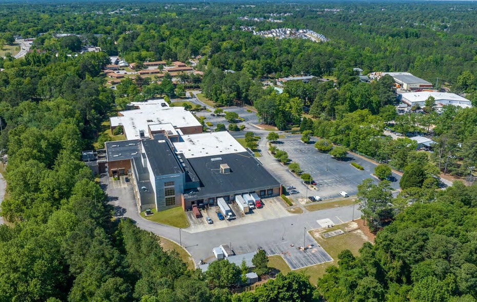More Photos Of 458 Whitfield St, Fayetteville Warehouse For Lease