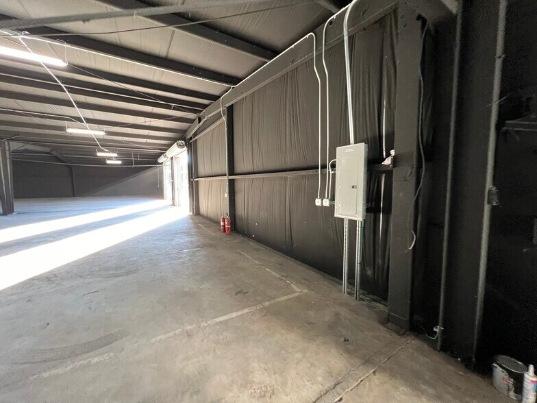 More Photos Of 301 Adams St, Houston Light Manufacturing For Sale