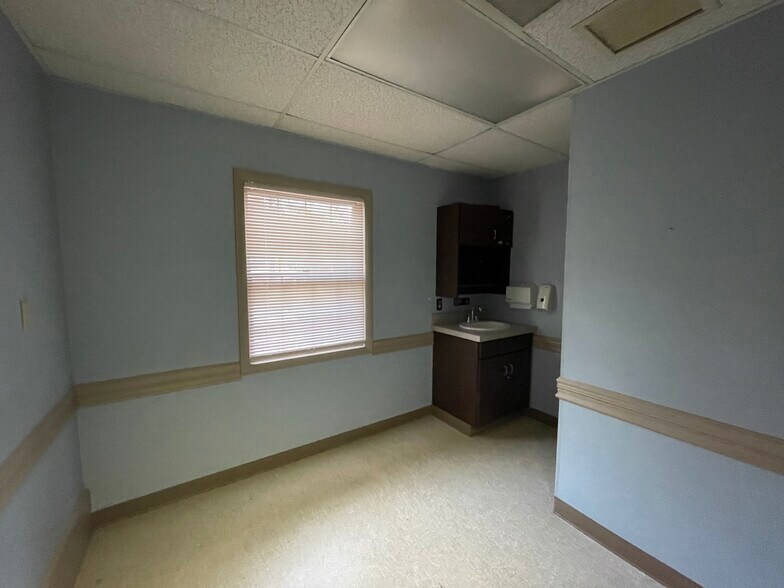 More Photos Of 11315 Pembrooke Sq, Waldorf Medical For Sale