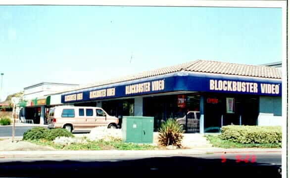 More Photos Of 2 W Court St, Woodland Freestanding For Lease