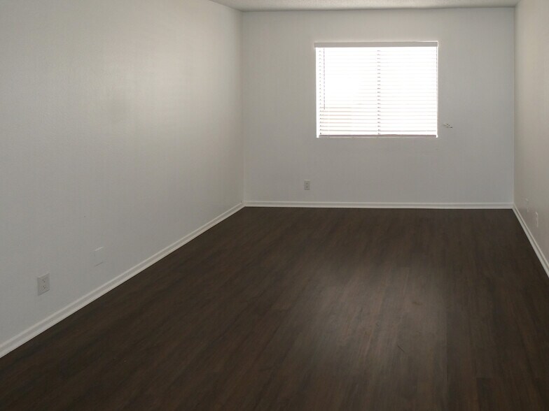 More Photos Of 542 N Normandie Ave, Los Angeles Apartments For Sale