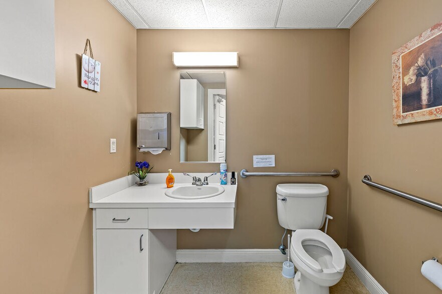 More Photos Of 1555 Indian River Blvd, Vero Beach Medical For Lease