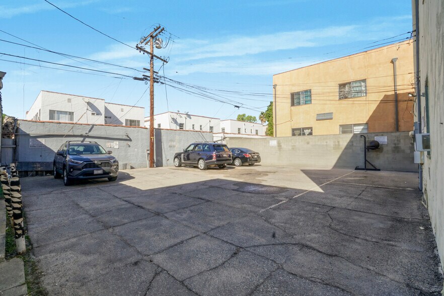 More Photos Of 325 N Stanley, Los Angeles Apartments For Sale