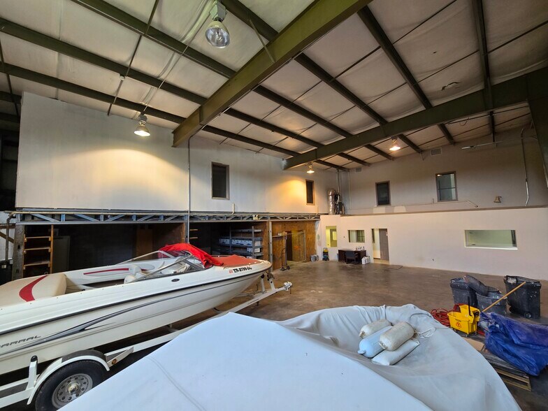 More Photos Of 3347 Rudy St, Knoxville Light Distribution For Lease