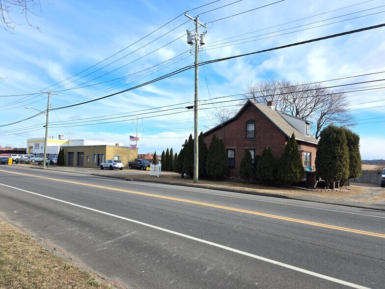 More Photos Of 2581 State St, Hamden Auto Repair For Sale