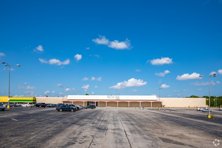 More Photos Of 530 Donelson Pike, Nashville Freestanding For Lease