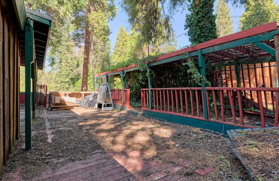 More Photos Of 6022 Pony Express Trl, Pollock Pines Freestanding For Sale