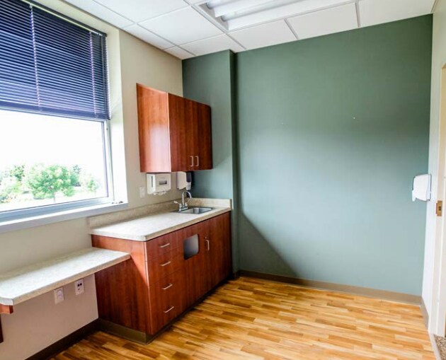 More Photos Of 377 W River Woods Pky, Milwaukee Medical For Lease