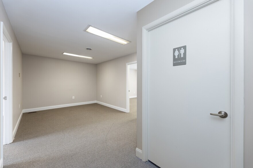 More Photos Of 5885 Allentown Rd, Suitland Office For Lease