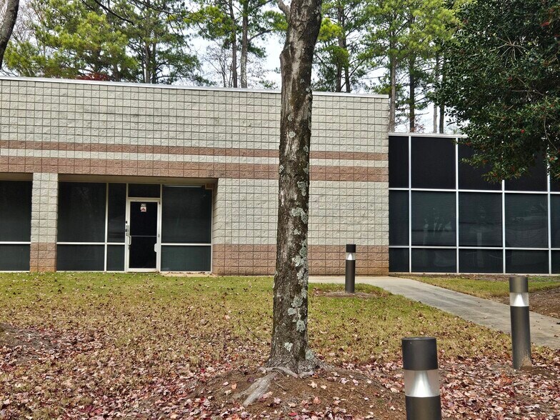 More Photos Of 503 Oak Pl, Atlanta Office For Lease