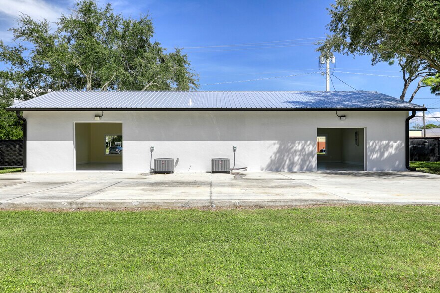 More Photos Of 1228 S Hopkins Ave, Titusville Office For Sale