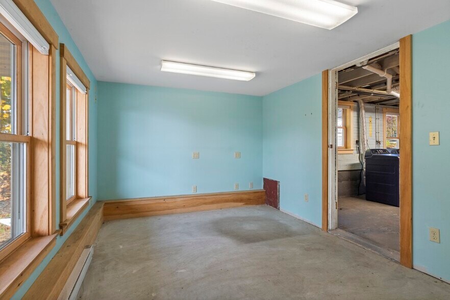 More Photos Of 47 & 49 Atlantic Avenue, Boothbay Harbor Flex For Sale