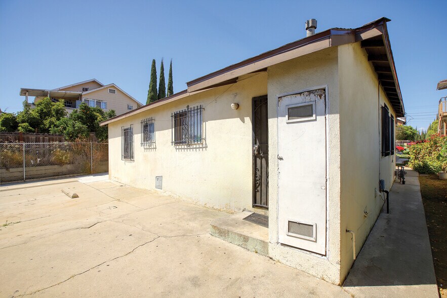 More Photos Of 1612 Pennsylvania Ave, Los Angeles Multifamily For Sale