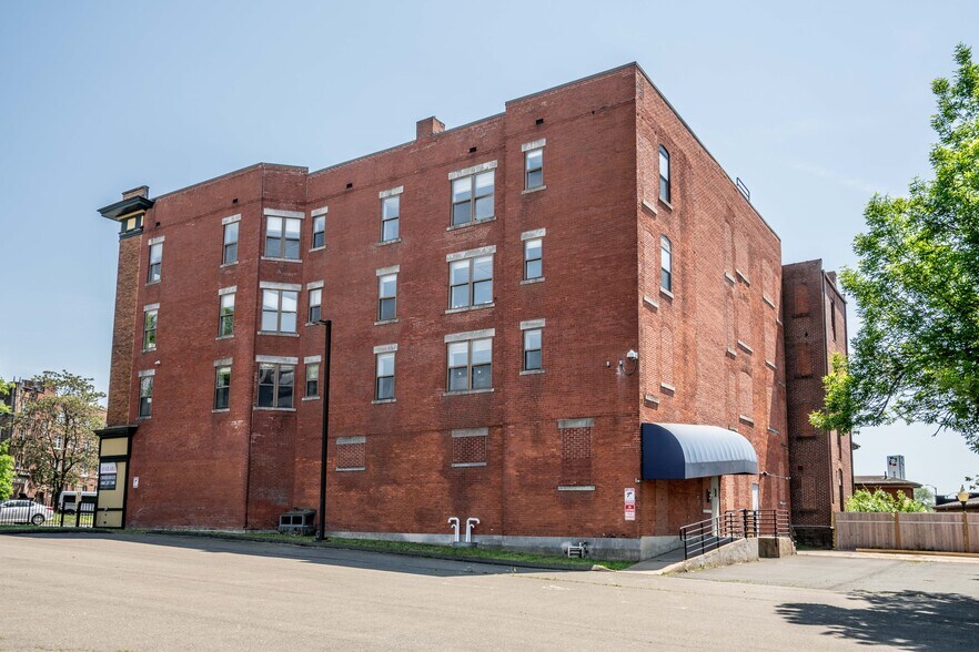 More Photos Of 29 Main St, Hartford Office Residential For Sale
