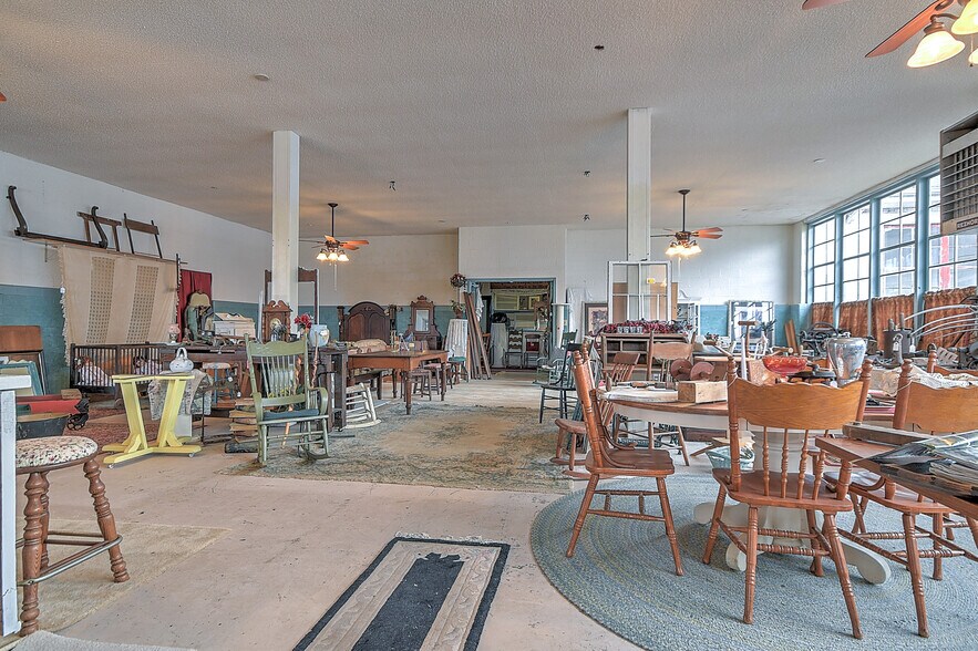 More Photos Of 19407 Bethel Rd, Abingdon Flex For Sale