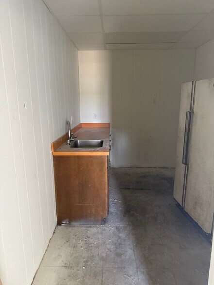 More Photos Of 3335 35th Ave N, Birmingham Manufacturing For Lease