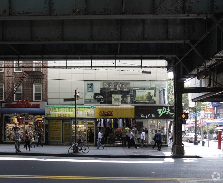 More Photos Of 8202 Roosevelt Ave, Jackson Heights Restaurant For Lease